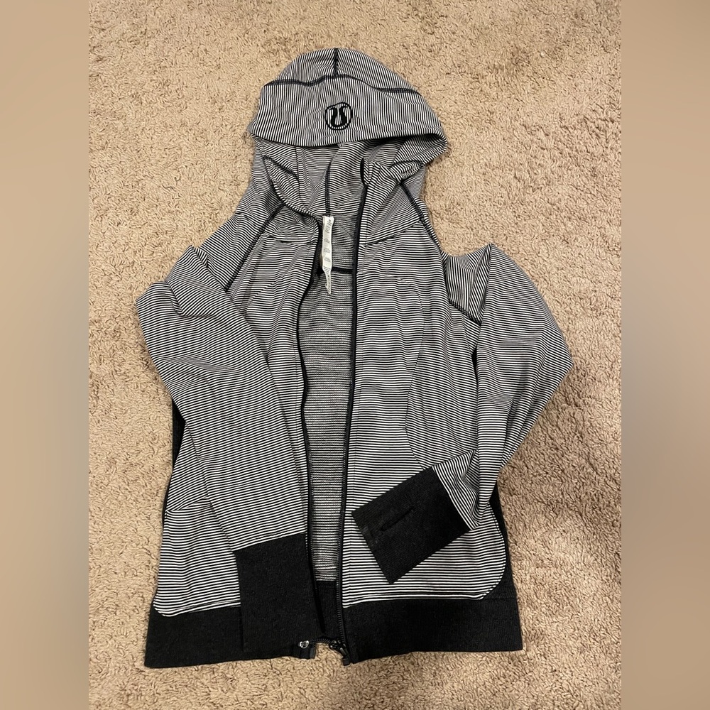 Lululemon sweatshirt- black & white